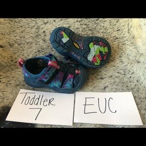 NWOT toddler 7 keens